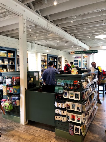 Warming Hut Bookstore & Cafe