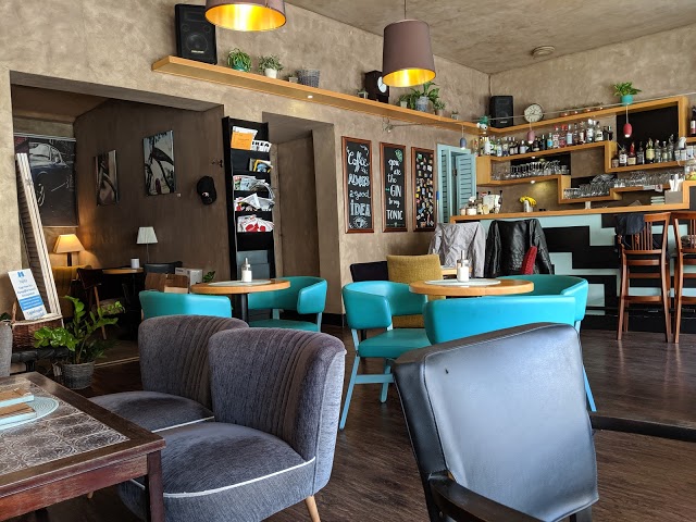 Incognito Café
